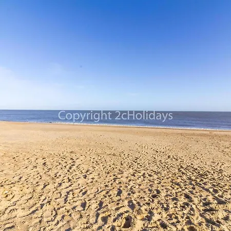 7 Berth Chalet Nearby Hemsby Beach In Norfolk Ref 18168B Exterior photo
