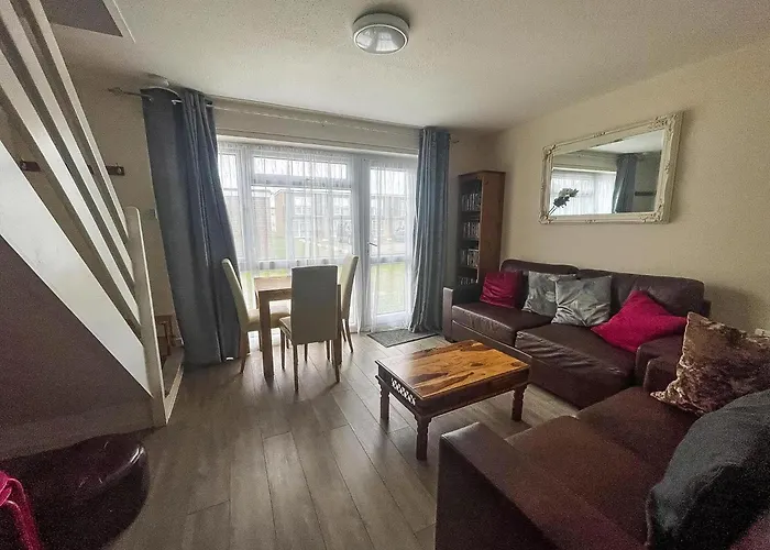 7 Berth Chalet Nearby Hemsby Beach In Norfolk Ref 18168B