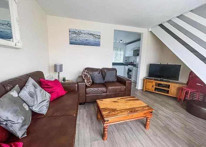 7 Berth Chalet Nearby Hemsby Beach In Norfolk Ref 18168B